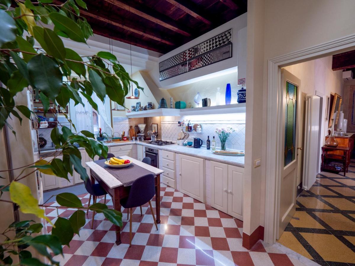 Luxury - Elegante Appartamento Nel Cuore Di Lucca Exteriör bild